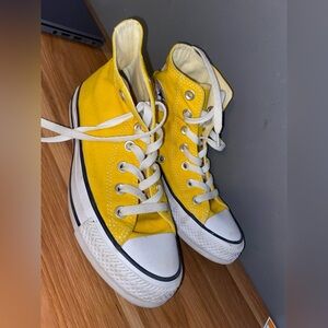 Size 6 Women’s converse